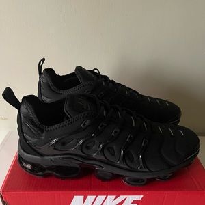 Nike Air VapormaxPlus “Triple Black”